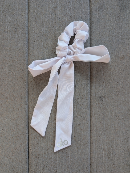 ALO Yoga Accessories - Alo Yoga Scrunchie White